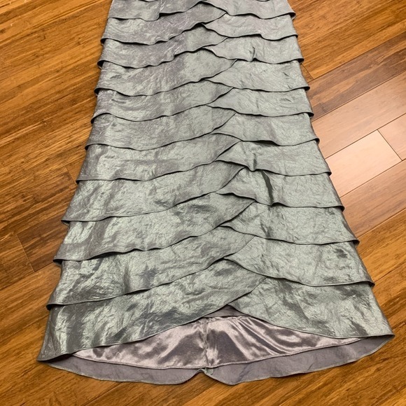 Adrianna Papell Occasions Ruffled Tiered Formal Dress 8 Petite‎ Sleeveless Gray - Picture 3 of 9